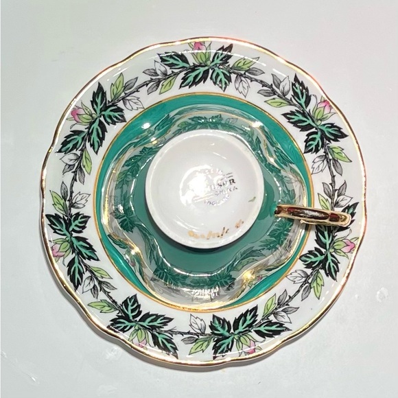 🎈2/$30 - WINDSOR TEACUP & SAUCER. Bone china. Green floral & gold leaf. England - Picture 5 of 8